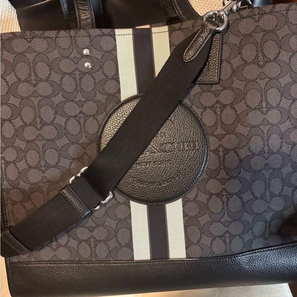 Coach Men's Signature Canvas Messenger Tote in Charcoal with Black Trim - Picture 4 of 5